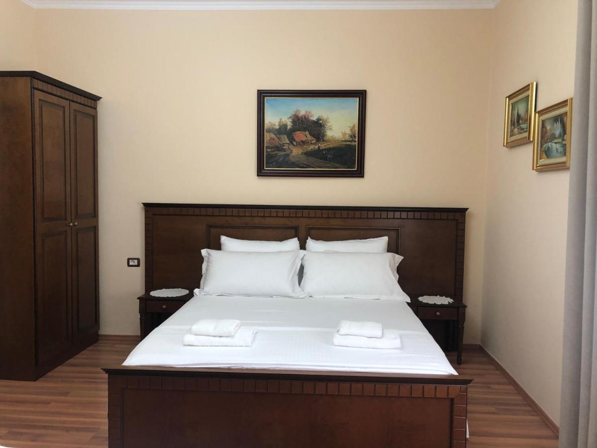 Villa Garden Μπεράτ Εξωτερικό φωτογραφία